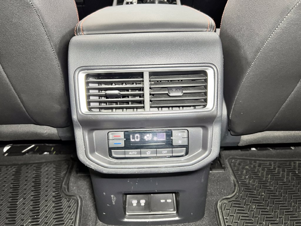 Used 2025 Volkswagen Atlas Peak Edition SE AWD/4WD image 17
