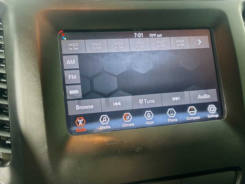 Used 2019 Jeep Cherokee Latitude Plus FWD image 14