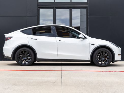 Used 2023 Tesla Model Y Long Range AWD/4WD image 10