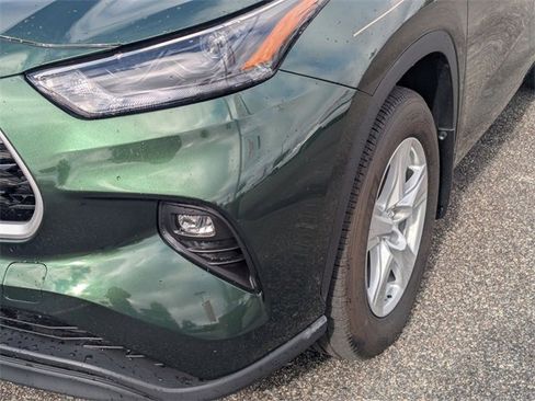 Certified 2024 Toyota Highlander LE image 9