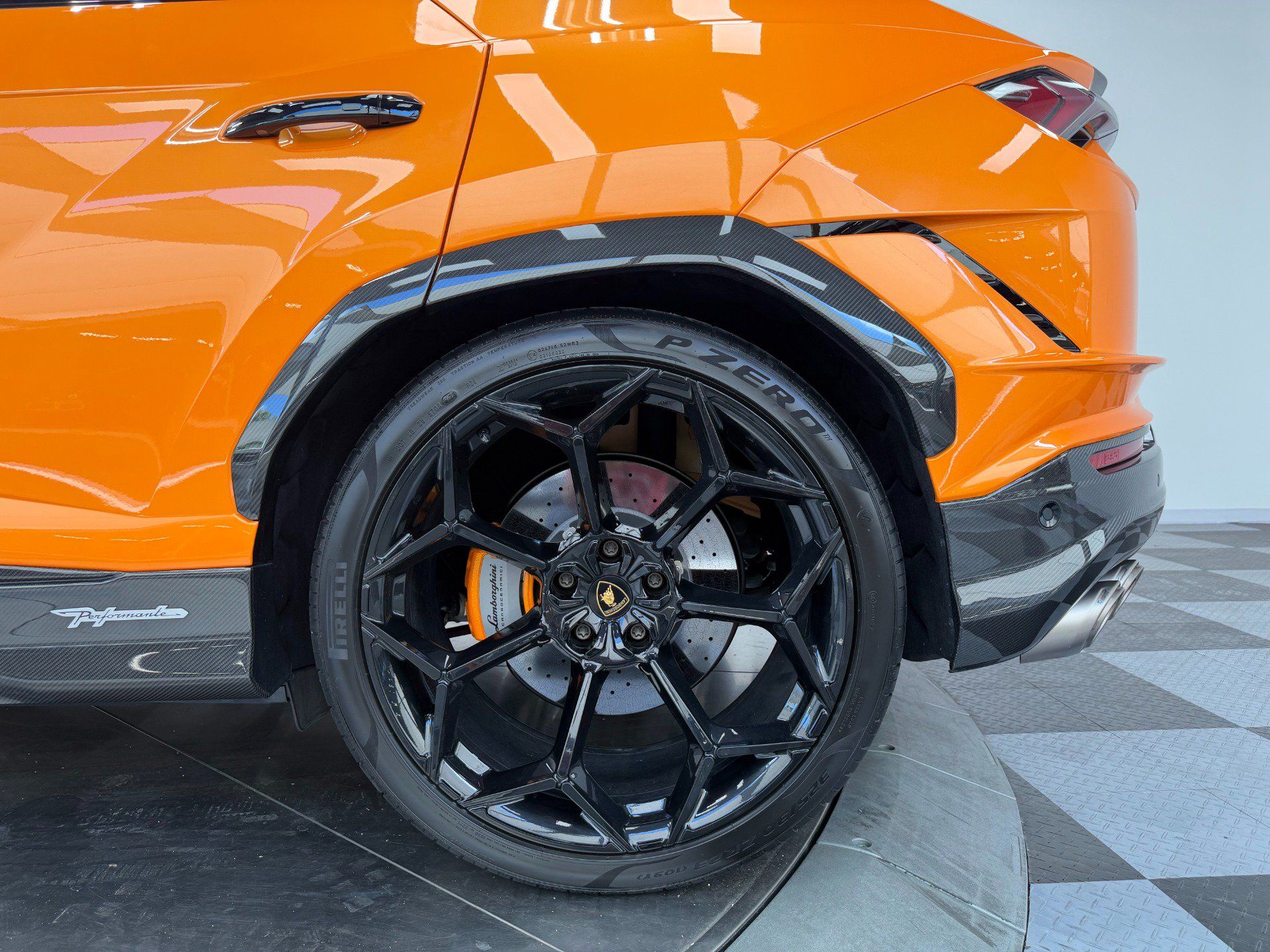 Used 2024 Lamborghini Urus Performante AWD/4WD image 10