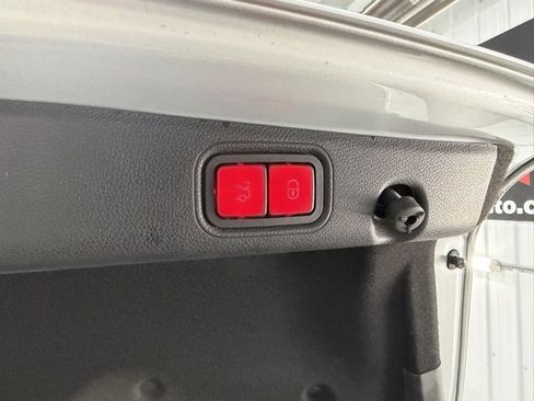 Used 2018 Mercedes-Benz E 300 4MATIC image 10