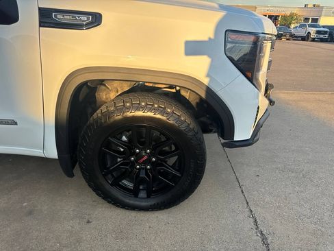 Used 2024 GMC Sierra 1500 Elevation w/ X31 Off-Road Package AWD/4WD image 4