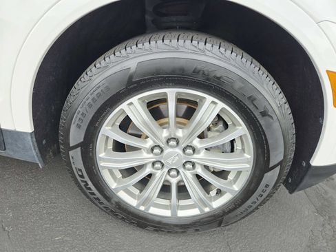 Used 2018 Cadillac XT5 Luxury w/ Driver Awareness Package AWD/4WD image 18