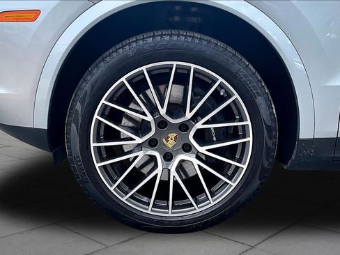 Used 2021 Porsche Cayenne AWD/4WD image 17