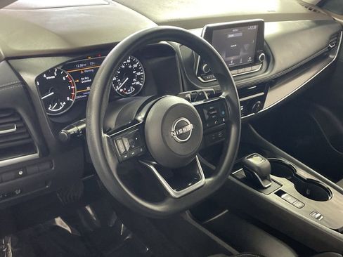 Used 2023 Nissan Rogue SV image 11