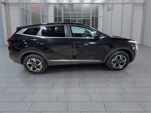 Used 2024 Kia Sportage LX image 9