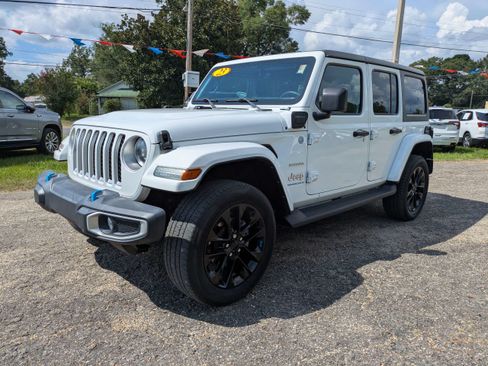 Used 2023 Jeep Wrangler Unlimited Sahara AWD/4WD image 8
