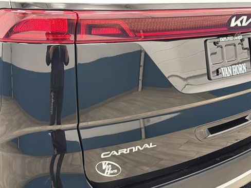 Used 2024 Kia Carnival LX image 38