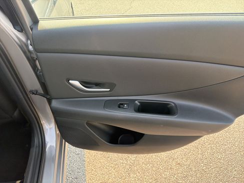 Used 2024 Hyundai Elantra Limited FWD image 27