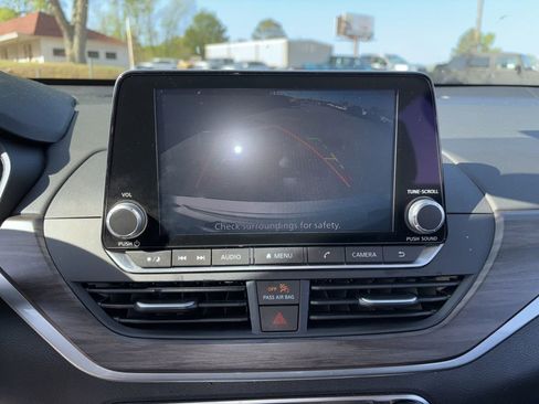 Used 2025 Nissan Altima 2.5 SV image 14