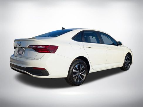 Used 2024 Volkswagen Jetta S image 4