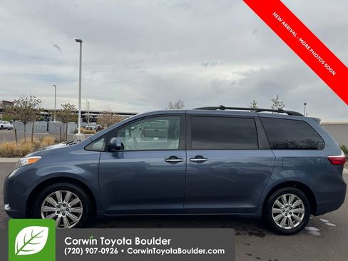 Used 2017 Toyota Sienna XLE w/ XLE Navigation Package image 4