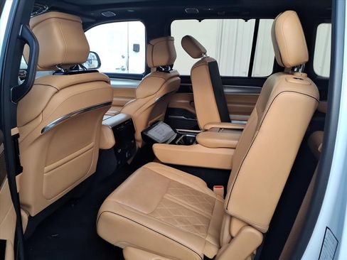 Used 2022 Jeep Grand Wagoneer Series III image 19