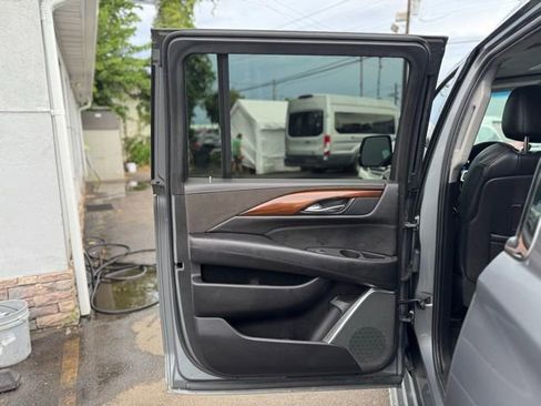 Used 2018 Cadillac Escalade ESV Luxury image 24