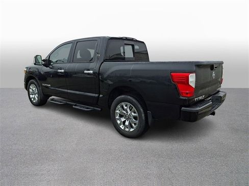 Used 2021 Nissan Titan SV w/ SV Convenience Package image 6
