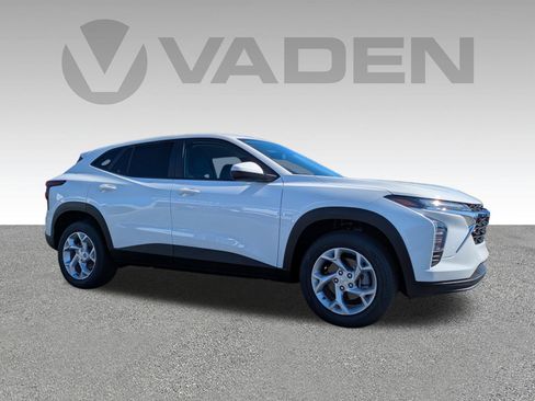 New 2026 Chevrolet Trax LS w/ LS Convenience Package image 3