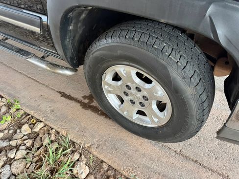 Used 2005 Chevrolet Avalanche Z66 w/ Sun And Sound Package RWD image 28