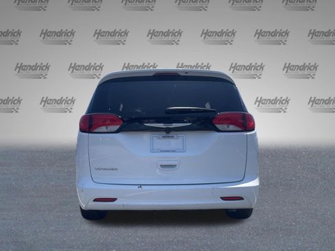 Used 2023 Chrysler Voyager LX FWD image 8