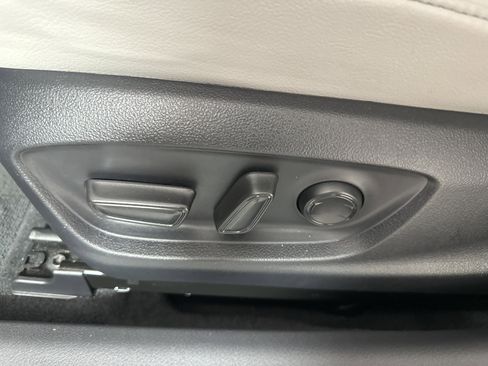 Used 2023 Toyota Camry XLE image 10