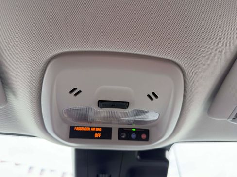 Certified 2025 Chevrolet Trax LT FWD image 23