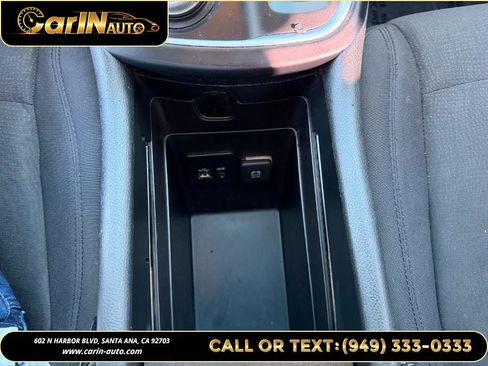 Used 2015 Chrysler 200 Limited image 18