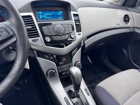 Used 2013 Chevrolet Cruze LS FWD image 24