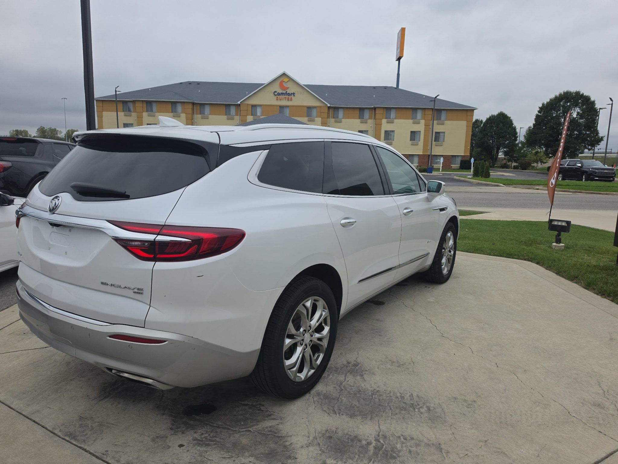 Used 2018 Buick Enclave Avenir AWD/4WD image 5