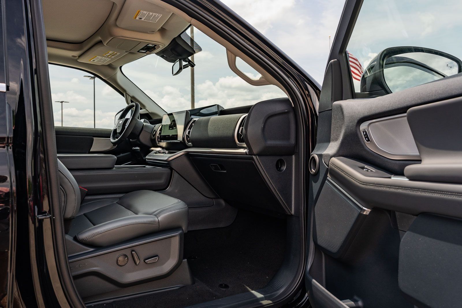 New 2026 Ford Expedition Active RWD image 7