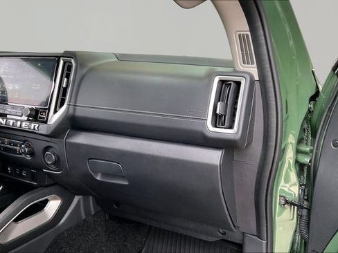 Used 2025 Nissan Frontier SV RWD image 17