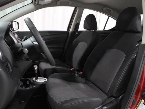 Used 2017 Nissan Versa SV image 5