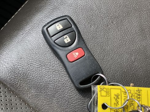 Used 2014 Nissan Xterra PRO-4X w/ Pro-4x Leather Package AWD/4WD image 31