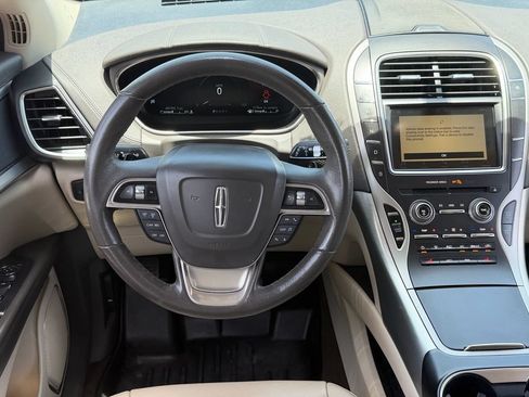 Used 2019 Lincoln Nautilus FWD image 12