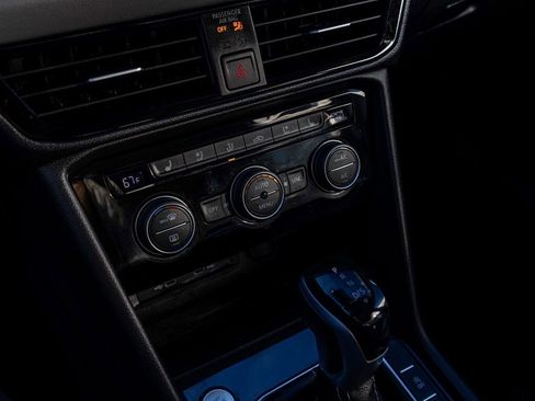 Used 2023 Volkswagen Taos SEL image 25