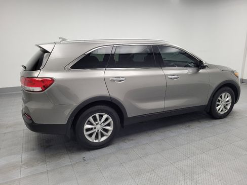 Used 2018 Kia Sorento LX image 10
