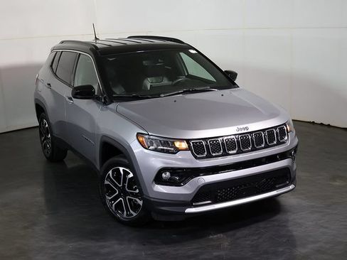 Used 2023 Jeep Compass Limited AWD/4WD image 7
