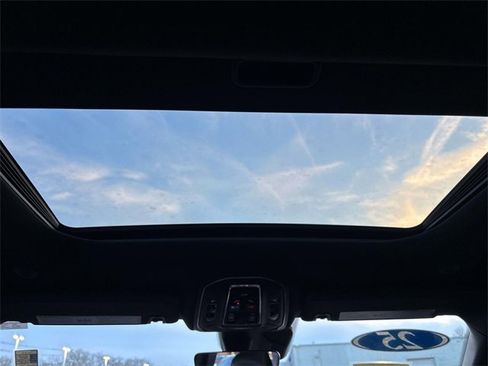 Used 2025 Jeep Grand Cherokee L Altitude image 12