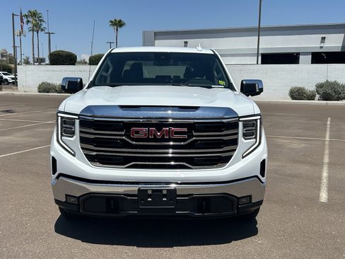 Certified 2025 GMC Sierra 1500 SLT RWD image 8