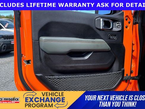 Used 2025 Jeep Gladiator Mojave image 19