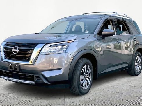 Used 2023 Nissan Pathfinder SL image 3