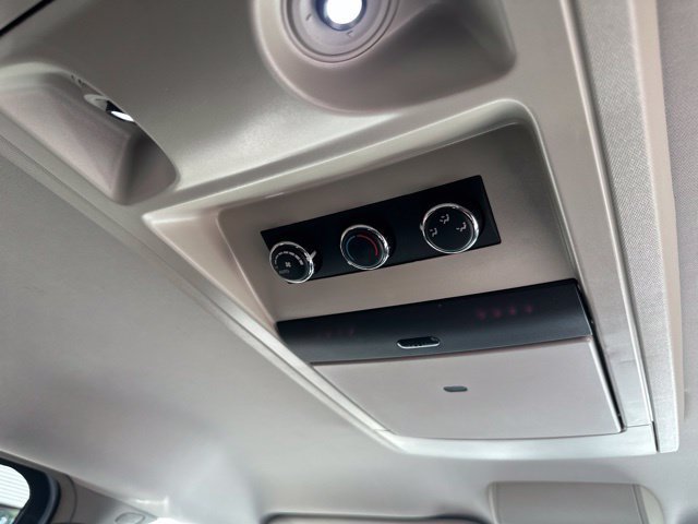 Used 2015 Chrysler Town & Country Touring FWD image 15