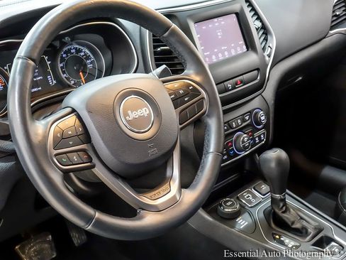 Used 2019 Jeep Cherokee Latitude Plus w/ Comfort/Convenience Group image 15