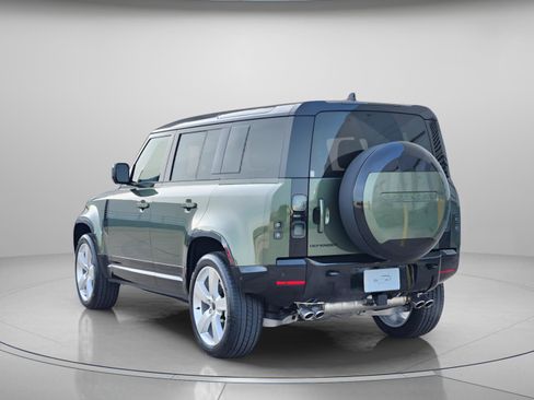 New 2026 Land Rover Defender 110 X-Dynamic SE image 3