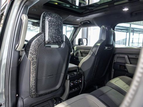 Used 2025 Land Rover Defender 110 AWD/4WD image 45