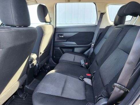 Used 2016 Mitsubishi Outlander SE AWD/4WD image 14