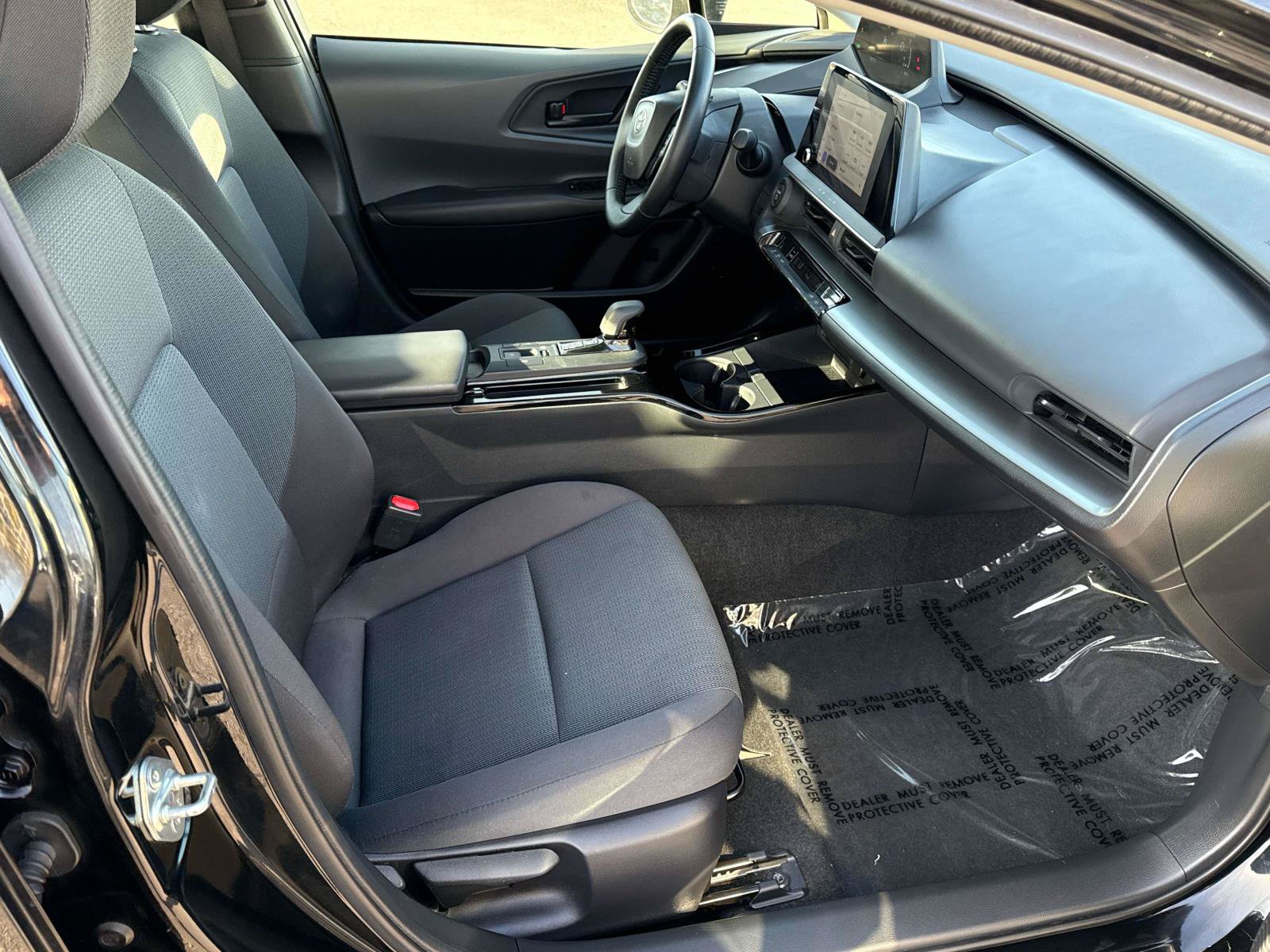 Used 2025 Toyota Prius LE FWD image 19