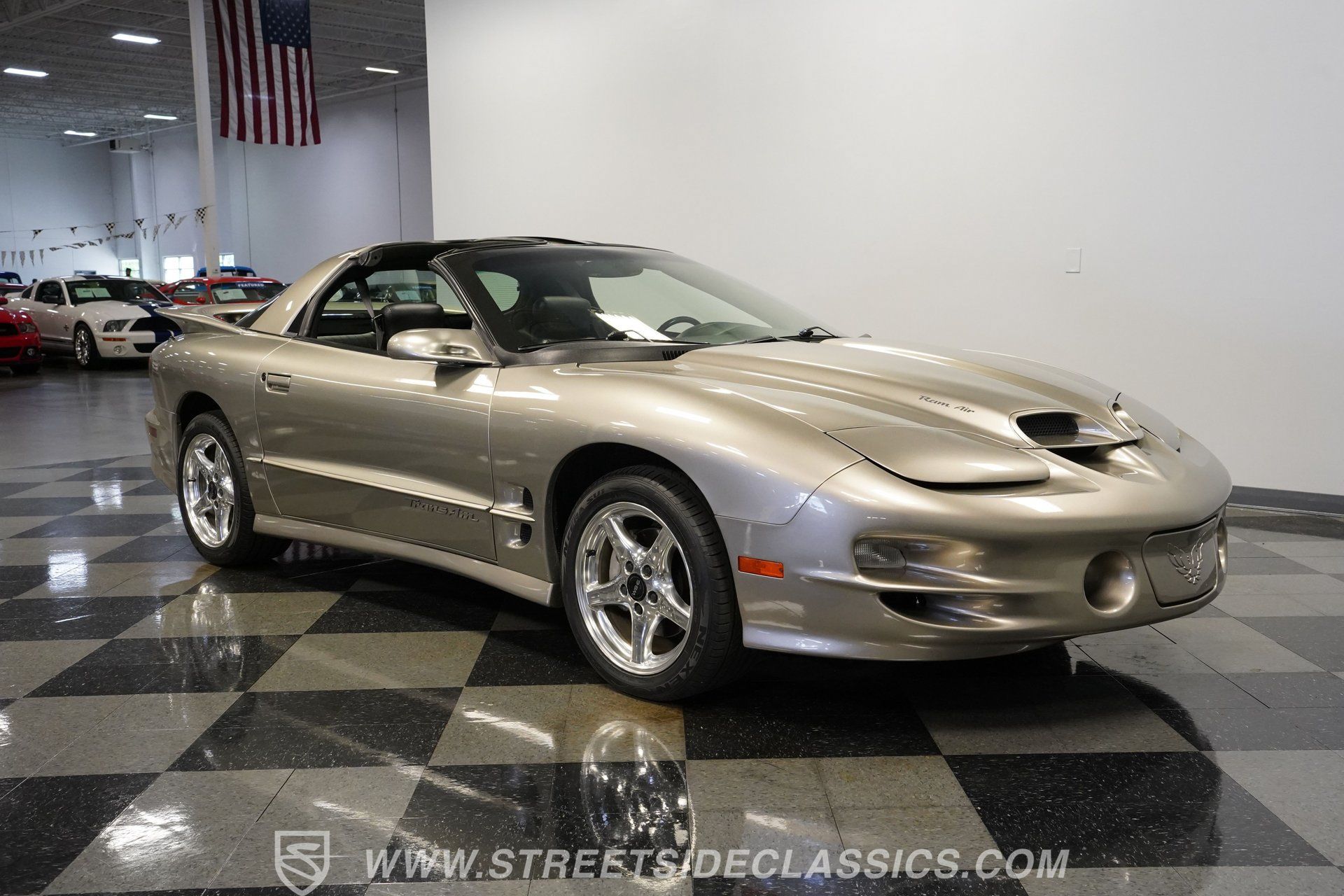 Used 2001 Pontiac Firebird Trans Am RWD image 17