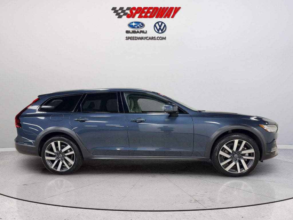 Used 2025 Volvo V90 B6 Cross Country Plus w/ Climate Package AWD/4WD image 4