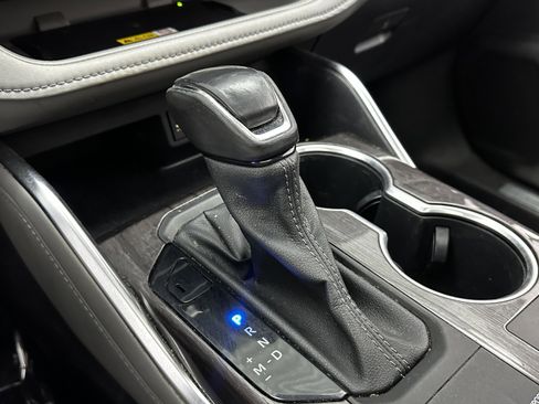 Used 2023 Toyota Highlander Limited image 22