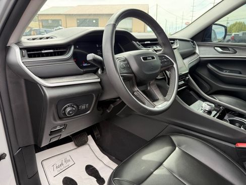 Used 2023 Jeep Grand Cherokee L Limited AWD/4WD image 18